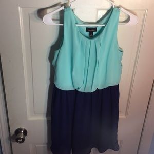 Light and navy blue mini dress.